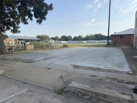 Photo of 106 W Main Street, Eagle Lake, TX 77434 (MLS # 13285047) Photo of 106 W Main Street, Eagle Lake, TX 77434 (MLS # 13285047)