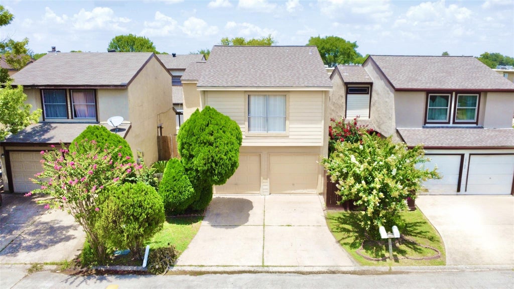 Photo of 12504 Autumn Leaf Lane, Houston, TX 77072 (MLS # 65579651)