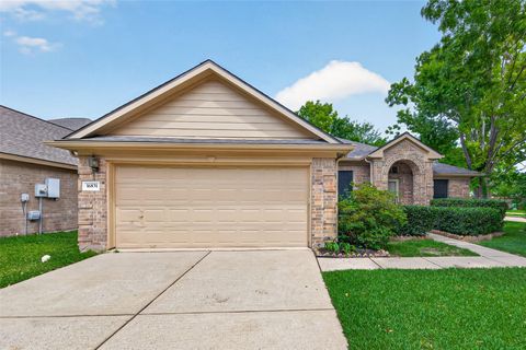 Photo of 16831 Dunbar Grove Court, Sugar Land, TX 77498 (MLS # 55930910)