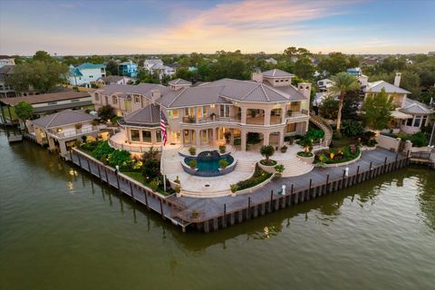 Photo of 112 Bayou Lane, Kemah, TX 77565 (MLS # 59253257)