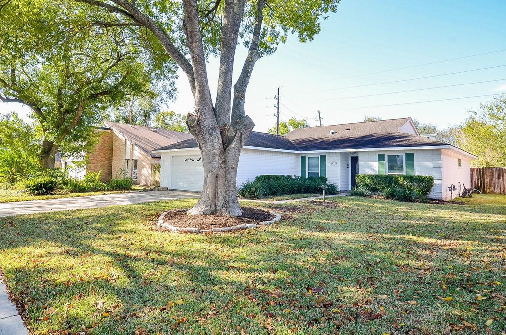 Photo of 16810 Rippling Mill Drive, Sugar Land, TX 77498 (MLS # 32713712)