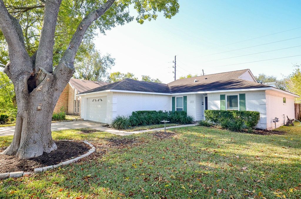 Photo of 16810 Rippling Mill Drive, Sugar Land, TX 77498 (MLS # 32713712)