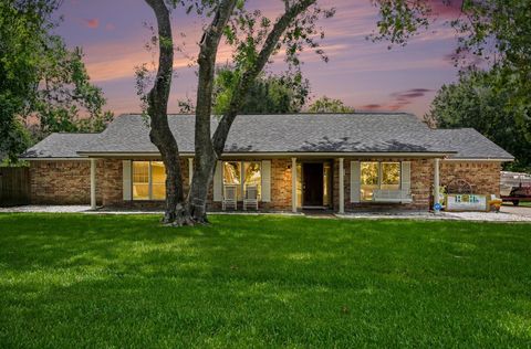 Photo of 4318 Meadow Glenn Drive, Dickinson, TX 77539 (MLS # 53946070)
