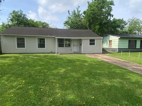 Photo of 5414 Northridge Drive, Houston, TX 77033 (MLS # 23563875)