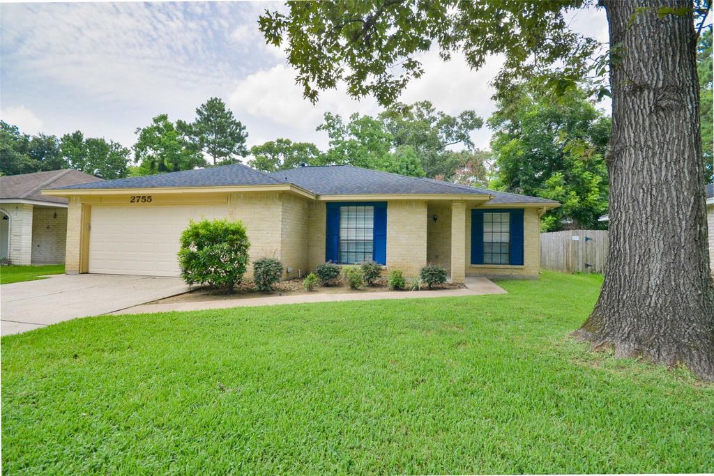Photo of 2755 Foliage Green Drive, Houston, TX 77339 (MLS # 1025593)