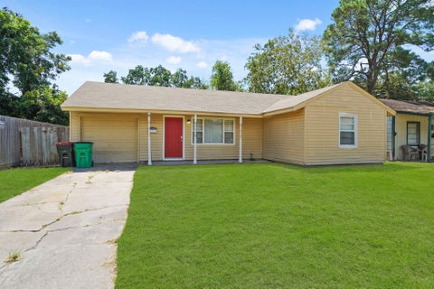 Photo of 500 N Circle Drive, Baytown, TX 77520 (MLS # 2719602)