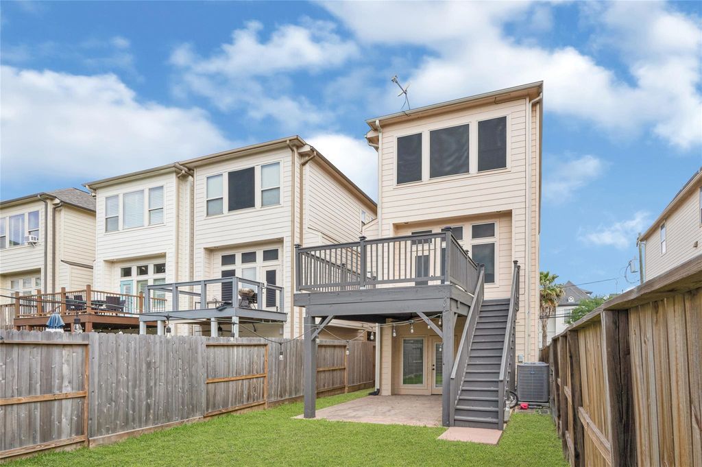 Photo of 5509 Darling Street, Houston, TX 77007 (MLS # 58430980)