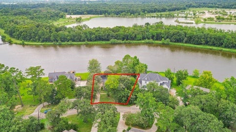 Photo of 607 Brook Hollow Drive, Conroe, TX 77385 (MLS # 98779459)