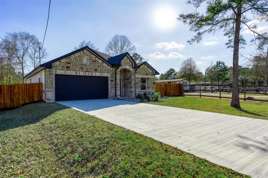 Photo of 408 County Rd 3414, Cleveland, TX 77327 (MLS # 69887678)