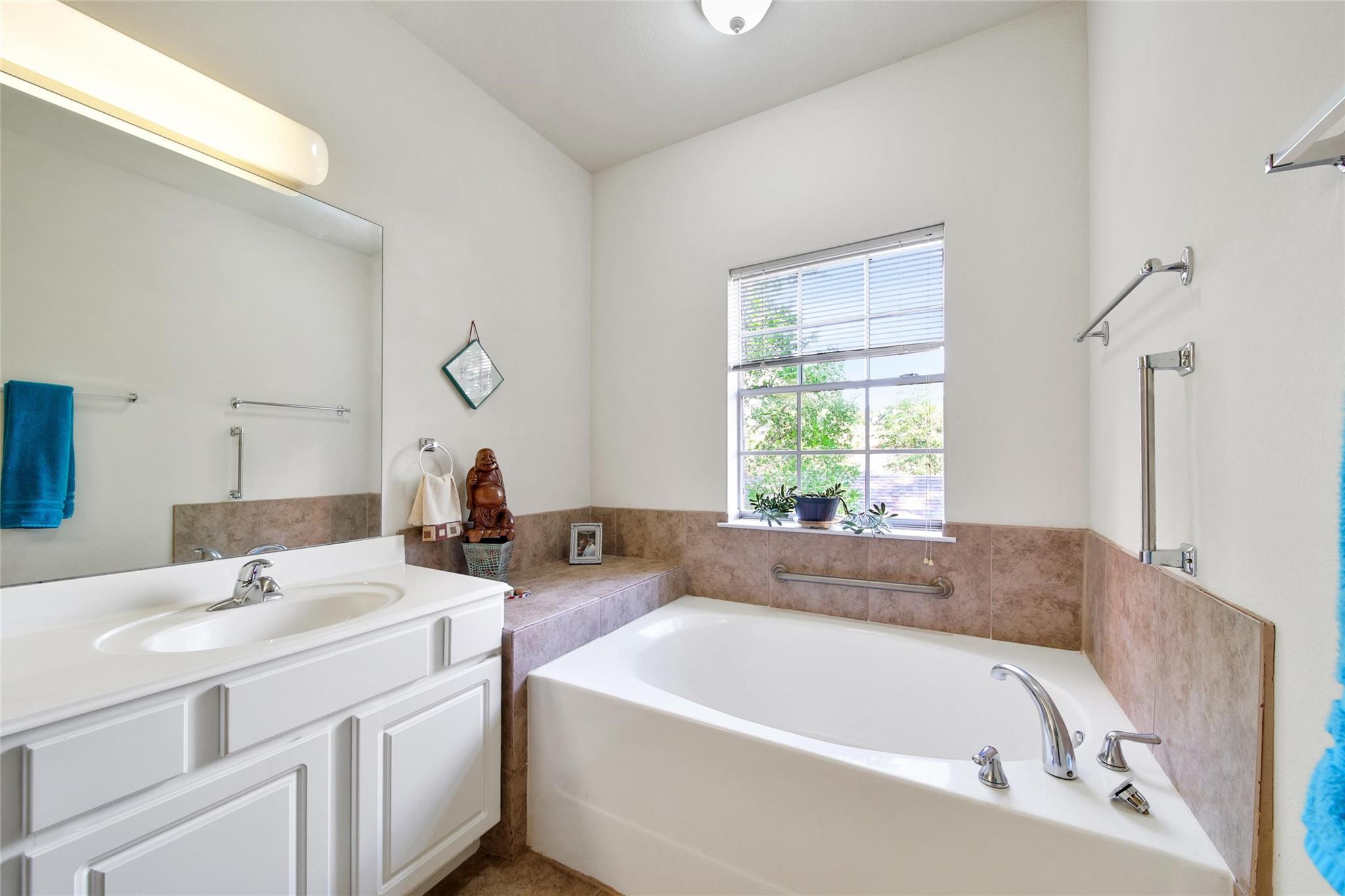 2815 Kings Crossing Drive 214