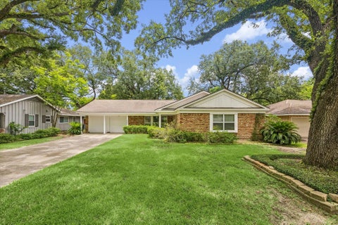 Photo of 5242 Beechnut Street, Houston, TX 77096 (MLS # 70047740)