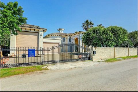 Photo of 135 1st Street, Dickinson, TX 77539 (MLS # 95591275)