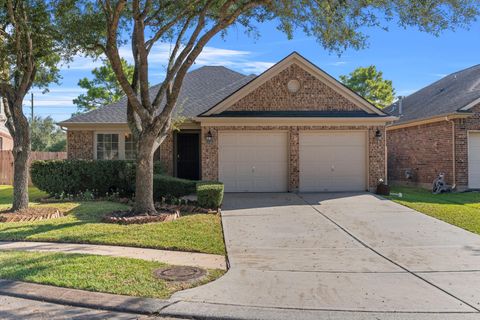 Photo of 12304 Shady Brook Drive, Pearland, TX 77584 (MLS # 19168936)