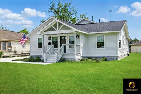 Photo of 522 Caplin Street, Houston, TX 77022 (MLS # 78716922)