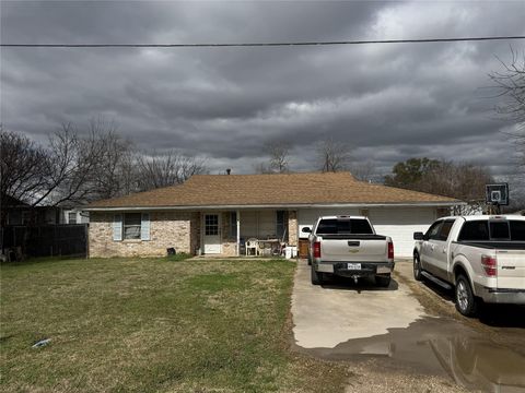 Homes For Sale - 106 N 7th Street<br/> Navarro County, Dawson, TX 76639