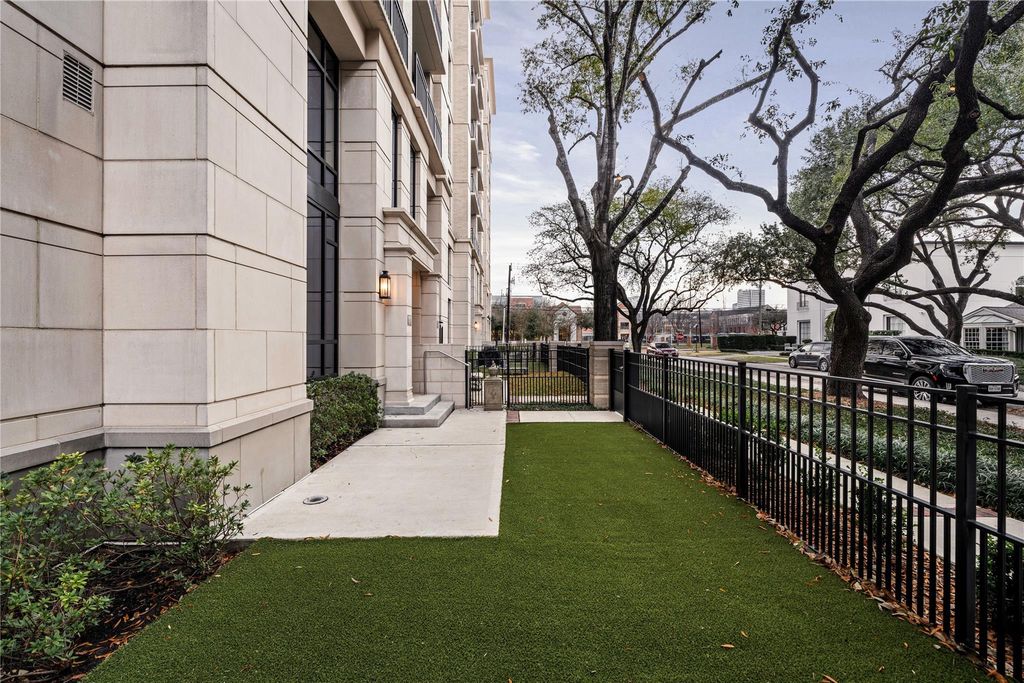 Photo of 2511 Willowick Road #116, Houston, TX 77027 (MLS # 74932113)