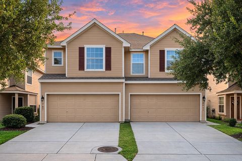 Photo of 2911 Hackamore Hollow Lane, Houston, TX 77014 (MLS # 21665541)