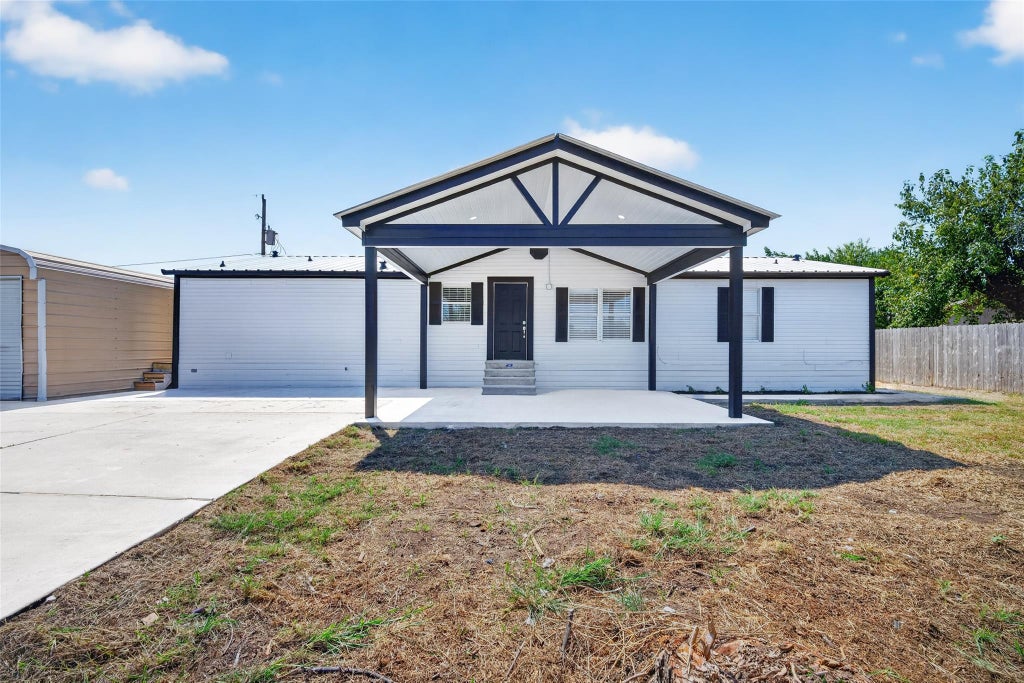 Photo of 2426 N Battlebell Road, Highlands, TX 77562 (MLS # 2048280)