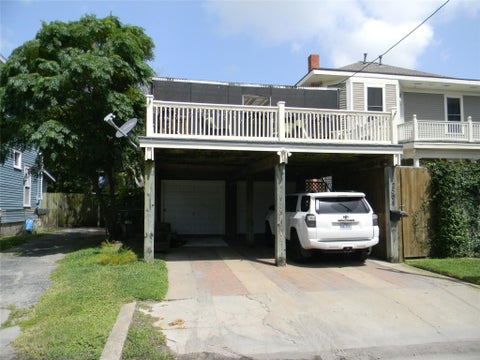 Photo of 2504 Avenue P 1/2, Galveston, TX 77550 (MLS # 80907010)