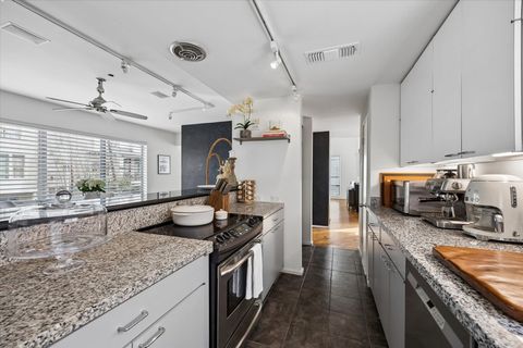 Tiny photo for 5003 Blossom Street, Houston, TX 77007 (MLS # 62143292)