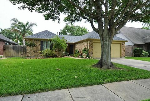 Photo of 4823 Pecan Grove Drive, Pearland, TX 77584 (MLS # 3354488)