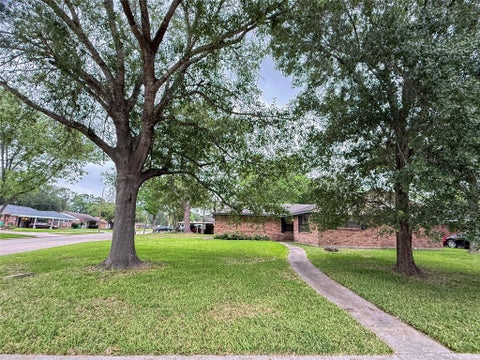 Homes For Sale - 1307 Dwinnell Street<br/> Baytown, TX 77520