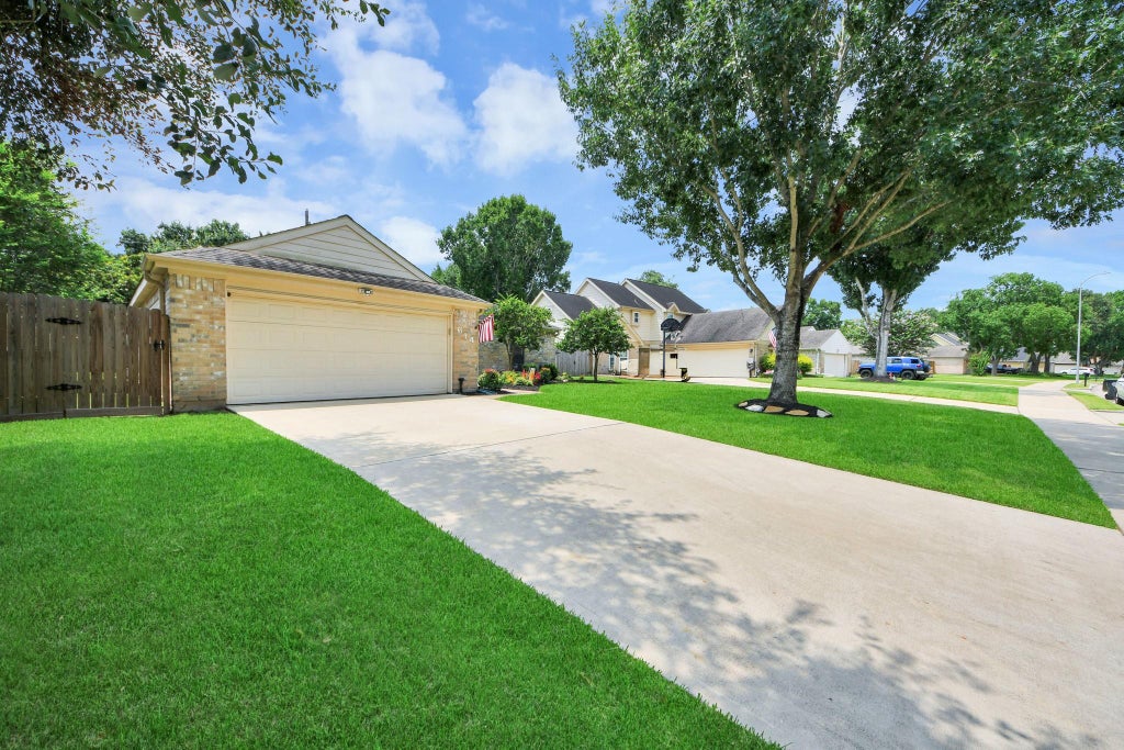 Photo of 614 7th Street, Sugar Land, TX 77498 (MLS # 64744773)