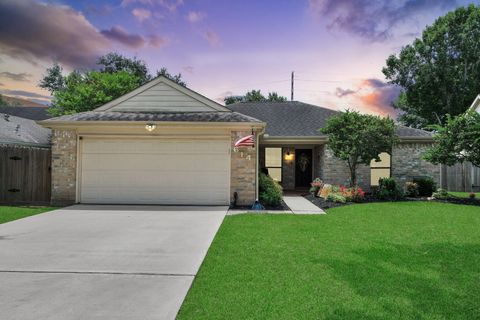 Photo of 614 7th Street, Sugar Land, TX 77498 (MLS # 64744773)