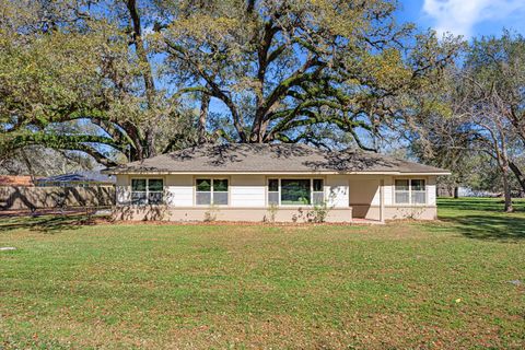 Photo of 102 North Street, Columbus, TX 78934 (MLS # 68583095)