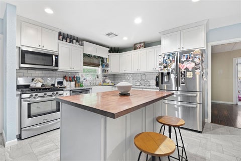 Photo of 1413 Andrea Dr, Bay City, TX 77414 (MLS # 52763995)