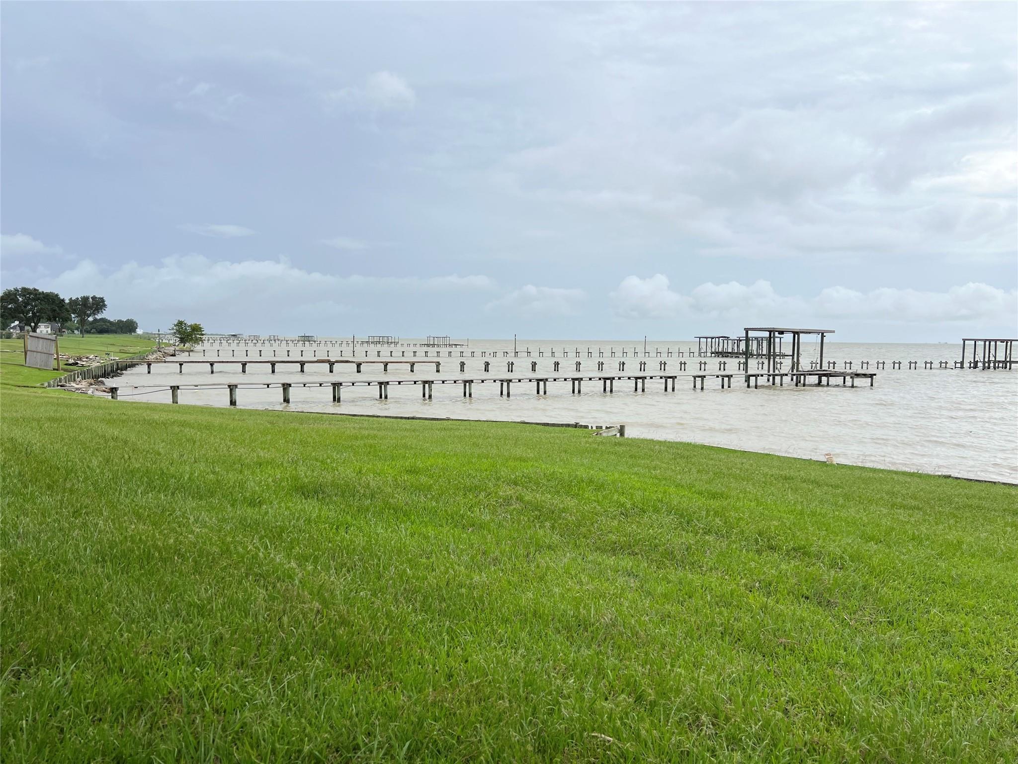 00 W Bayshore Drive