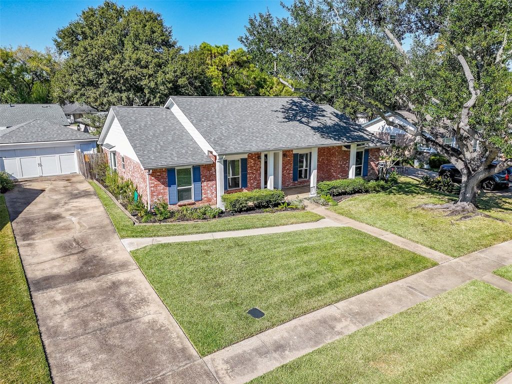 Photo of 13514 Knottinghill Drive, Sugar Land, TX 77498 (MLS # 61612350)
