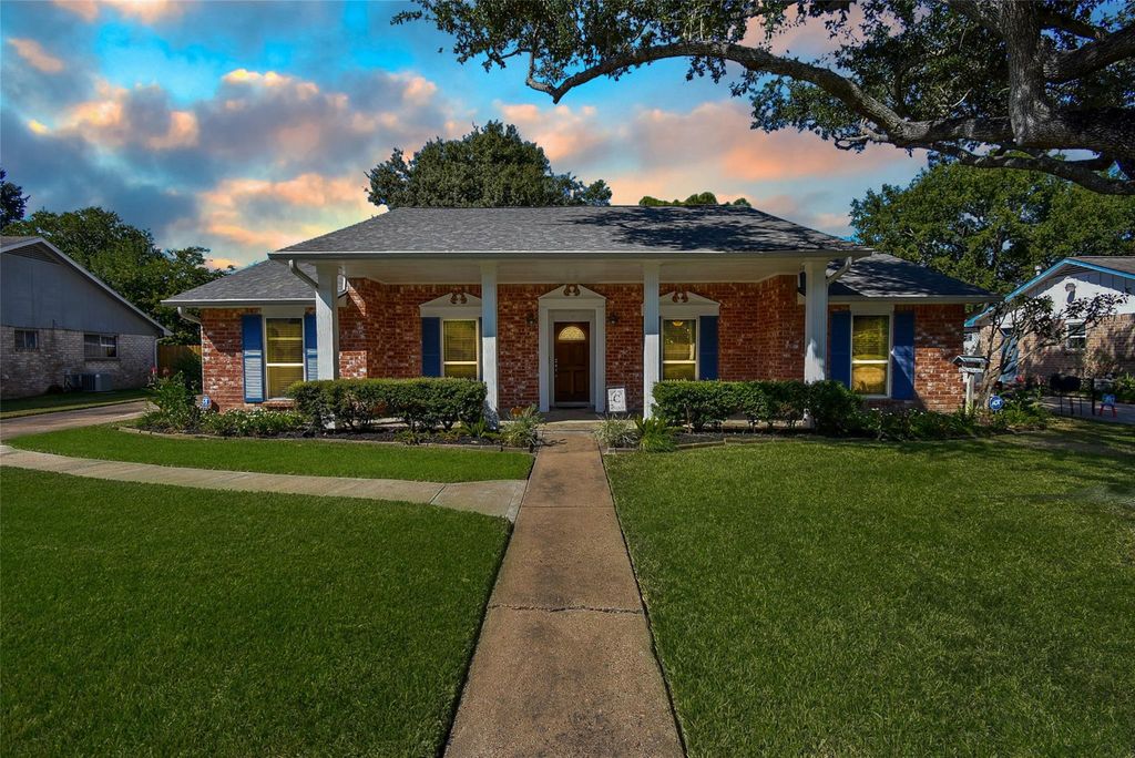 Photo of 13514 Knottinghill Drive, Sugar Land, TX 77498 (MLS # 61612350)