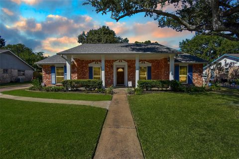 Photo of 13514 Knottinghill Drive, Sugar Land, TX 77498 (MLS # 61612350) Photo of 13514 Knottinghill Drive, Sugar Land, TX 77498 (MLS # 61612350)
