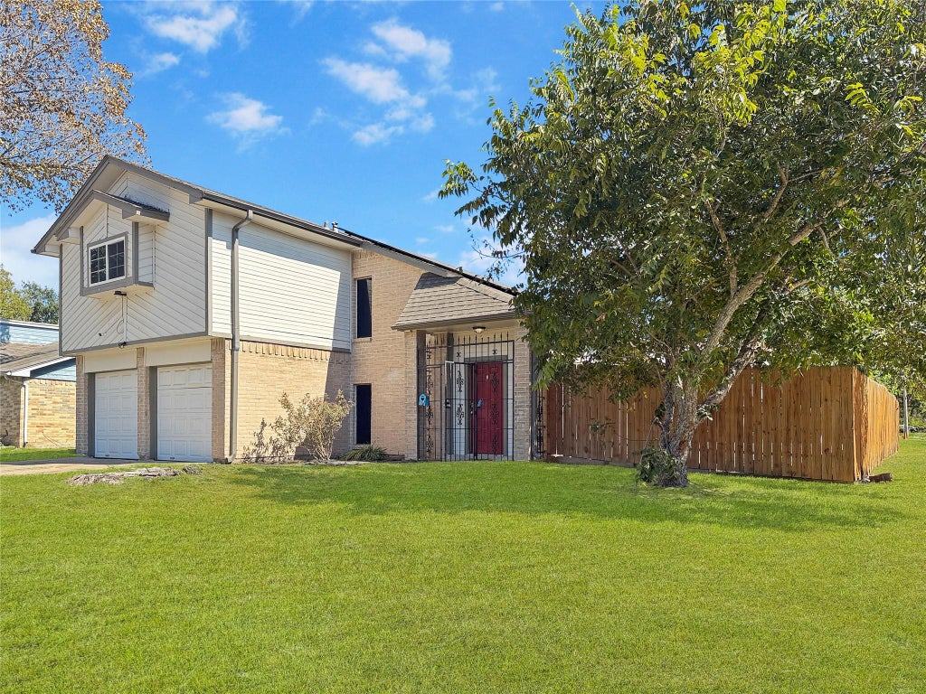Photo of 15915 Maczali Court, Houston, TX 77489 (MLS # 91097622)