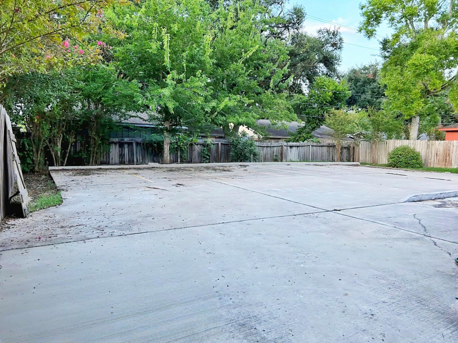 9006 Roos Road