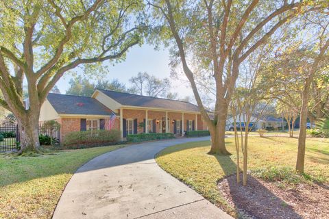 Photo of 11407 S Chestwood Drive, Houston, TX 77024 (MLS # 15838473)
