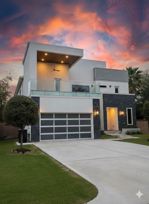 Photo of 2214 Hewitt Drive, Houston, TX 77018 (MLS # 80298757)
