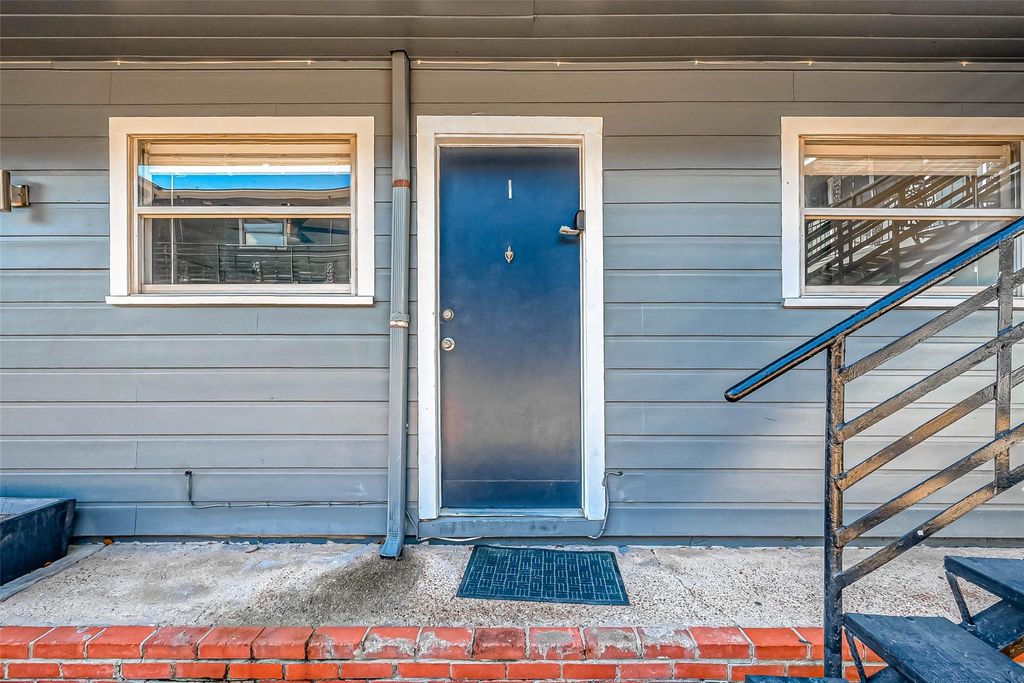 Photo of 2420 Mcduffie Street #1A, Houston, TX 77019 (MLS # 56256025)