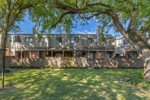 Townhouse For Rent - 1625 Prairie Grove Drive<br/> Houston, TX 77077