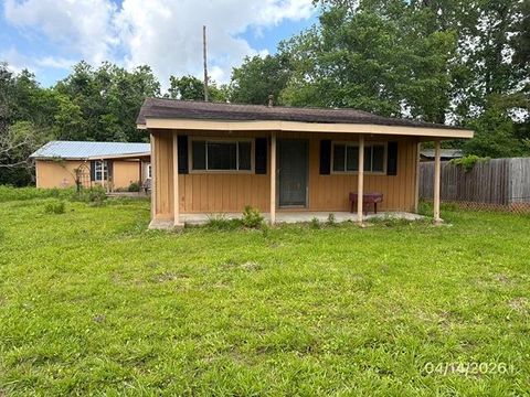 Photo of 1301 Minglewood Road, Liberty, TX 77575 (MLS # 38936002)