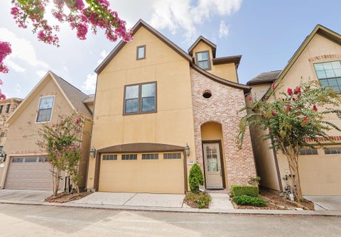 Photo of 6705 Woodbend Park S, Houston, TX 77055 (MLS # 21532717)