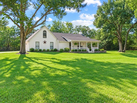 Photo of 540 Hickory Creek Road, Bellville, TX 77418 (MLS # 17853487)