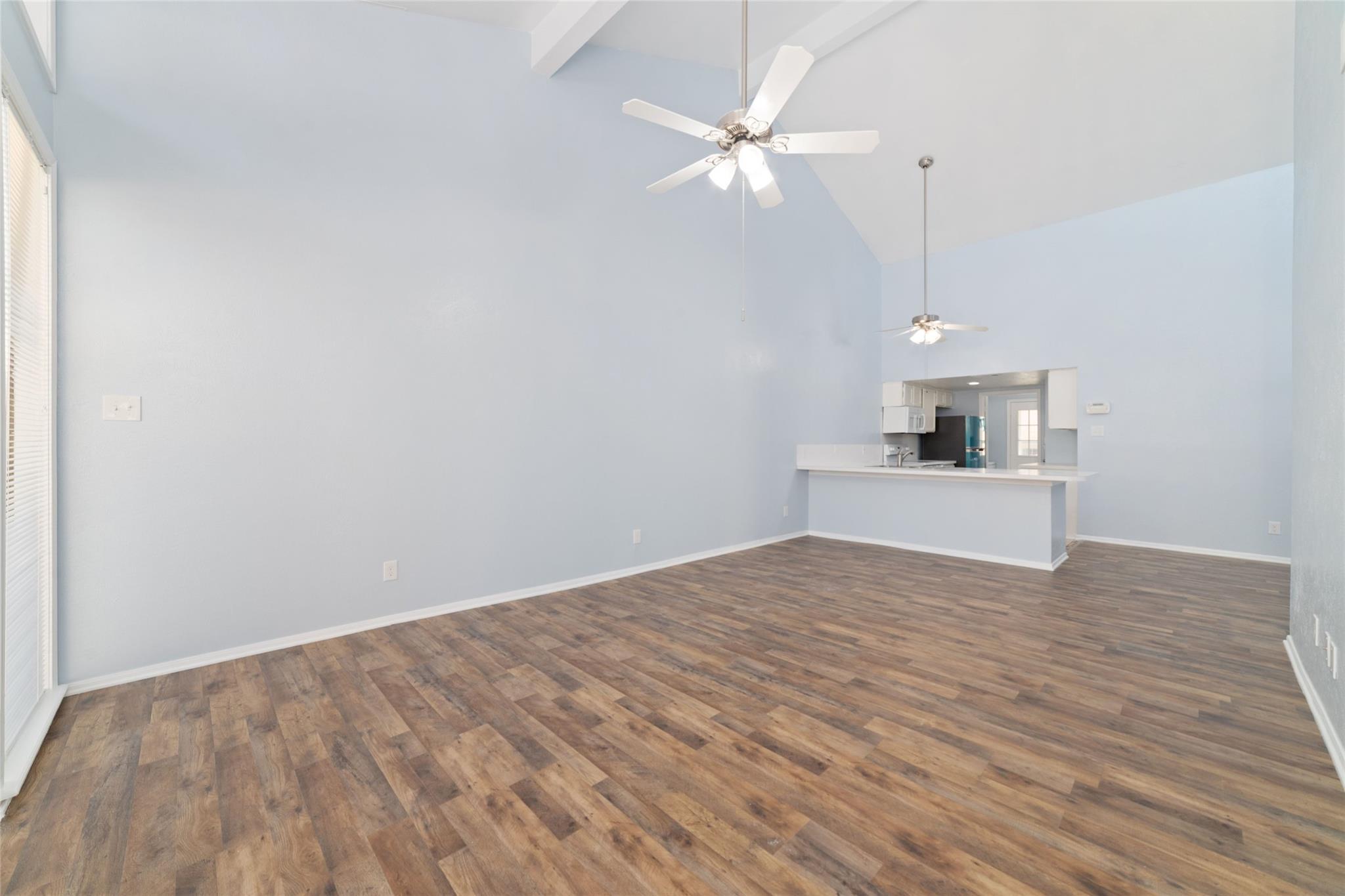 17 April Point Drive N