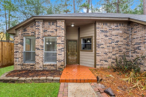 Photo of 22 Braemar Forest Street, The Woodlands, TX 77381 (MLS # 80456416)