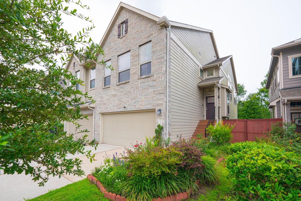 Photo of 25366 Fallen Acorn Court, Porter, TX 77365 (MLS # 70585716)