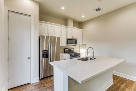 Tiny photo for 833 Dorchester Street #B, Houston, TX 77022 (MLS # 66883631)