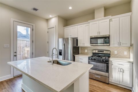 Tiny photo for 833 Dorchester Street #B, Houston, TX 77022 (MLS # 66883631)