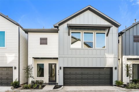 Photo of 833 Dorchester Street #B, Houston, TX 77022 (MLS # 66883631)