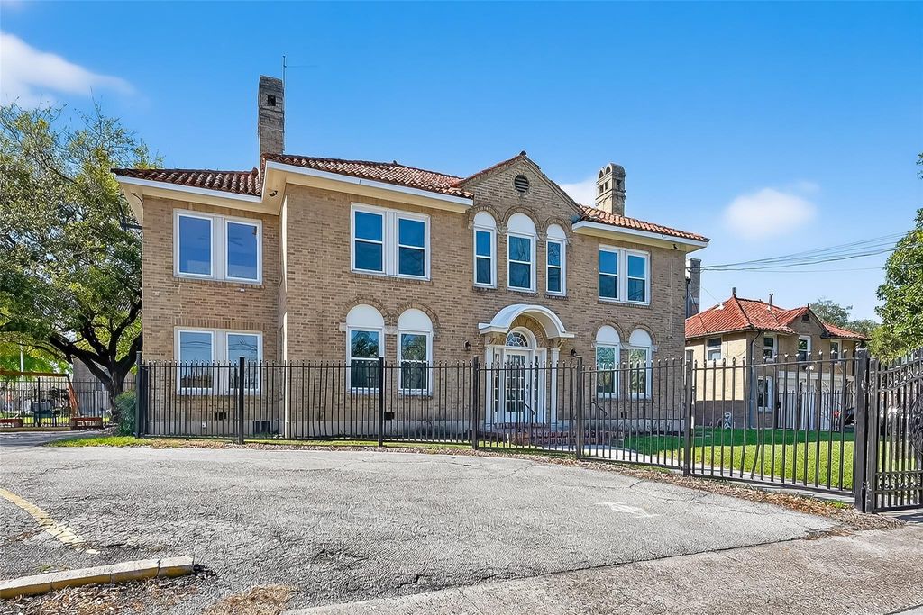 Photo of 3410 Austin Street, Houston, TX 77004 (MLS # 17450425)